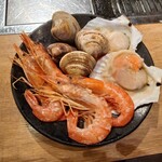 浜焼き しんちゃん - 北海道産ホタテ貝+深海エビ+はまぐり