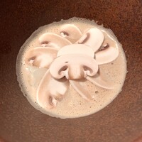 スブリム - 発酵マッシュルームのスープ(中に温泉玉子) スブリム - 発酵マッシュルームのスープ(中に温泉玉子)