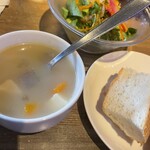 FREEDOM KITCHEN NOMOTO - パンは硬くていつも食べようか残そうか迷う。