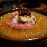 龍吟 - 讃岐オリーブ牛 陶板 ”すき焼き” 仕立て 葱と水芥