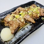 居酒屋 とんや 食肉市場直送 - 和牛ゴマレバ