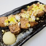 居酒屋 とんや 食肉市場直送 - ゴマレバ