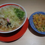 近江ちゃんぽん亭 - 2025年8月11日　近江ちゃんぽん＋半炒飯