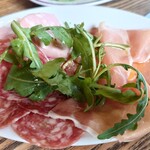 松島イタリアン トト - 生ハムとサラミの盛り合わせ