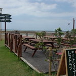 おきなわポークビレッジ - テラス席＆渡具知ビーチ。