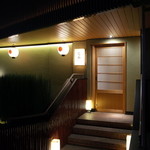 龍吟 - 裏路地に佇みながらも圧倒的オーラを放つ外観