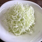 ゆき藤 - 付け合わせの千切りキャベツ