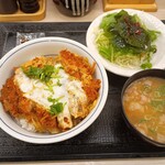かつや - カツ丼(梅)、Aセット　858円(100円クーポン)