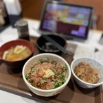 すき家 - 料理写真:まぜのっけました