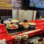 焼肉の和民 - レールで配膳