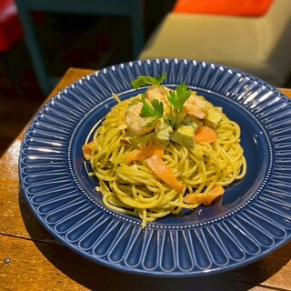 お洒落なカフェごはんやパスタメニューも豊富。テイクアウトも◎