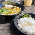 博多無邪気 - ご飯を食べるためのラーメン。