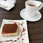 セリオンカフェ - ティラミス＆紅茶　650円