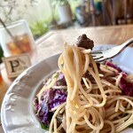 カフェ トコシエ - 蝦夷鹿サルシッチャと赤キャベツのバルサミコスパゲティ