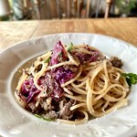 カフェ トコシエ - 蝦夷鹿サルシッチャと赤キャベツのバルサミコスパゲティ
