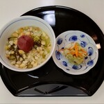 宮坂米菓 本社工場店 - 極小粒の香ばしいまぜっこはお茶漬にしても絶品です