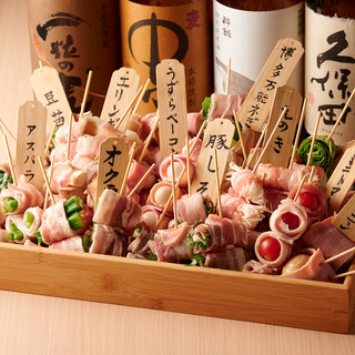 毎日丁寧に串打ちをして本場の野菜巻きを提供！