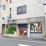 やぶ善 - "竹"が彩りを添えるファサード。