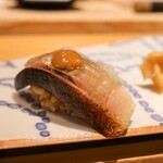 難波 すし麗 - 大分県産の炙りシメサバ