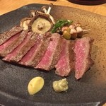 肉酒場炭喜 - ザブトンのステーキ‼️
            わさび醤油、お塩でいただきます‼️
            
            トロける（≧∇≦）