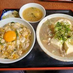 一富士食堂 - 親子丼(味噌汁・漬物付)&肉吸い