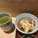 ひげ勘 - サービスの小ねぎま（通常メニューで300円）