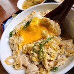 一富士食堂 - 親子丼の上に更に乗せてある卵黄がたまらない！