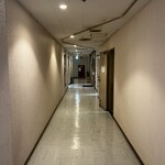 ひげ勘 - こういう通路の奥に店がある。