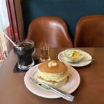オンリー - レトロな店内で食べられる絶品パンケーキ