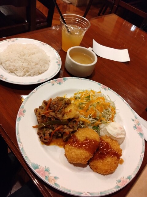 USQUEBAUGH Showadori Nihonbashi Ten