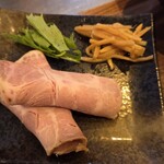 麺や くろえもん - 具材は、レアチャーシューと細メンマ