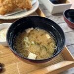 館山なぎさ食堂 - ワカメと豆腐のお味噌汁。