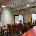 ドラゴン食堂 - 店内