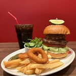 BROZERS’ 御茶の水店 - 【期間限定】～12/31 『MEXICAN GYU-SUJI BURGER¥2,310』 『lunch drink¥275』
