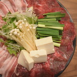 居酒屋 三つ鉢 - 牛タンとガーリックポークのしゃぶしゃぶ