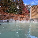 324922182 - 白濁した露天風呂