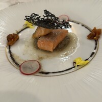 中禅寺金谷ホテル - プレミアムヤシオマス　二種の火入れ　上に竹炭火のチュイール