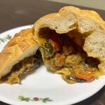 パネ・ポルチーニ - チーズカレー 断面