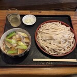 駕籠休み - "肉汁うどん(大盛)"1,000円(特別100円引き)♪
