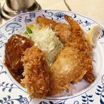 はと屋 - B定食、1,100円。