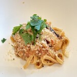 サーラ アマービレ - 金華豚のミートソースとラディッキオのパスタ