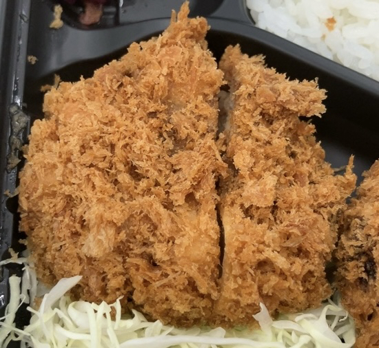 田町タワー2階にあるとんかつ屋のメンチカツ弁当をテイクアウト』by