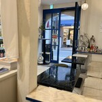 BEN'S SLOP SHOP - カジュアルで明るい店内には
座れる角打ちスペースもあり…
休憩するにはピッタリの空間♪(๑˃̵ᴗ˂̵)