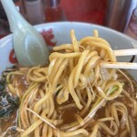 ラーメン山岡家 小松店 - 麺リフト ワクワクする太麺