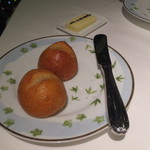 オーグードゥジュール ヌーヴェルエール - パンとバターです。