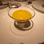 オーグードゥジュール ヌーヴェルエール - 前菜は三層のカクテルです。