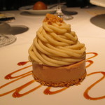 オーグードゥジュール ヌーヴェルエール - フォアグラのテリーヌの上にサツマイモとフォグラのクリームが。