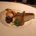 オーグードゥジュール ヌーヴェルエール - 魚料理は山口・萩のサワラのポワレ。