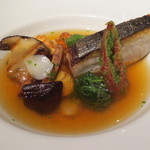 オーグードゥジュール ヌーヴェルエール - しっとりとした火入れのサワラとコンソメがお互いを引き立てています。