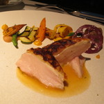 オーグードゥジュール ヌーヴェルエール - 胸肉を真空調理して皮をパリッと。